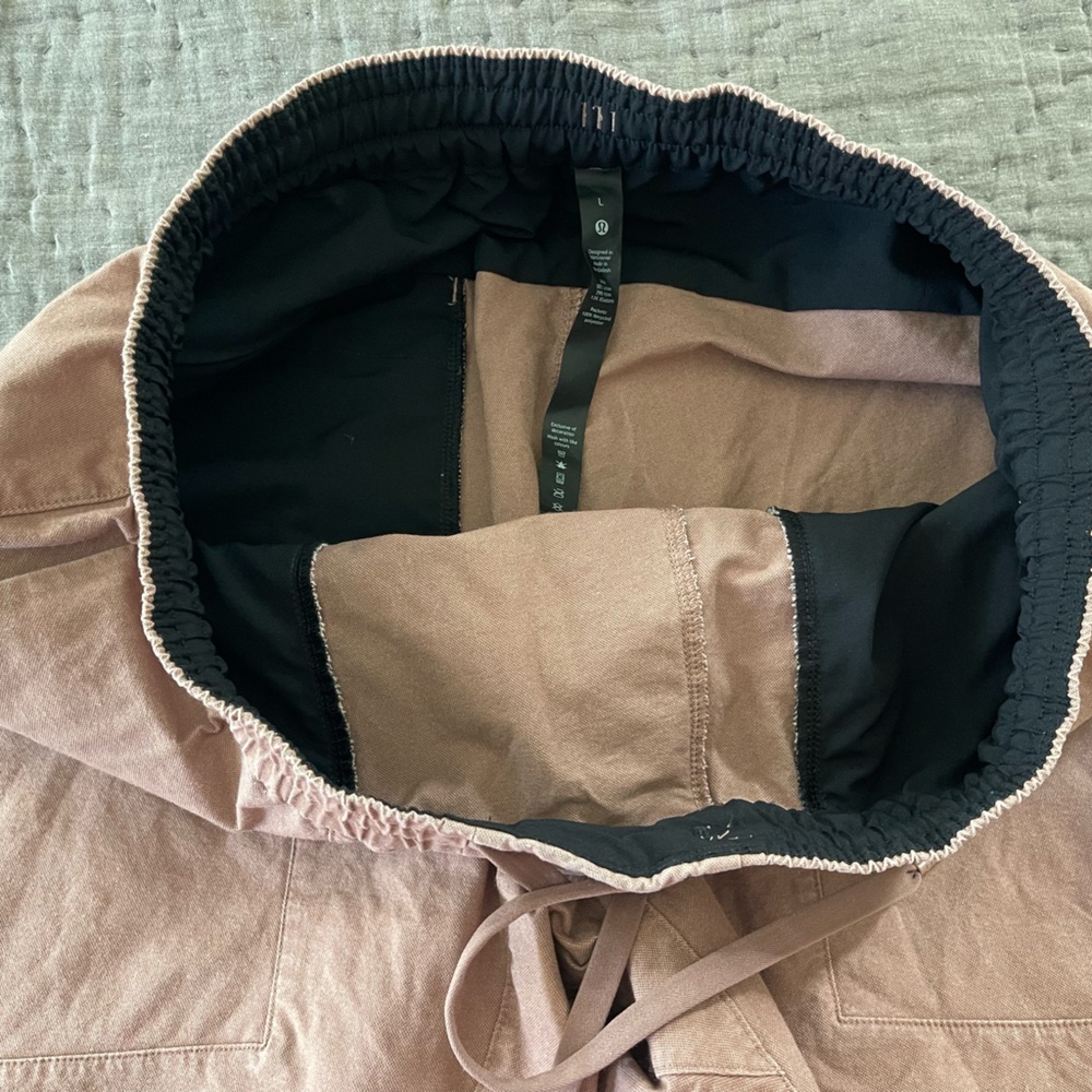 lululemon athletica Mens Bowline 8” Pinkish Tan Khaki Shorts Zip Pocket Sz Large - Picture 5 of 10